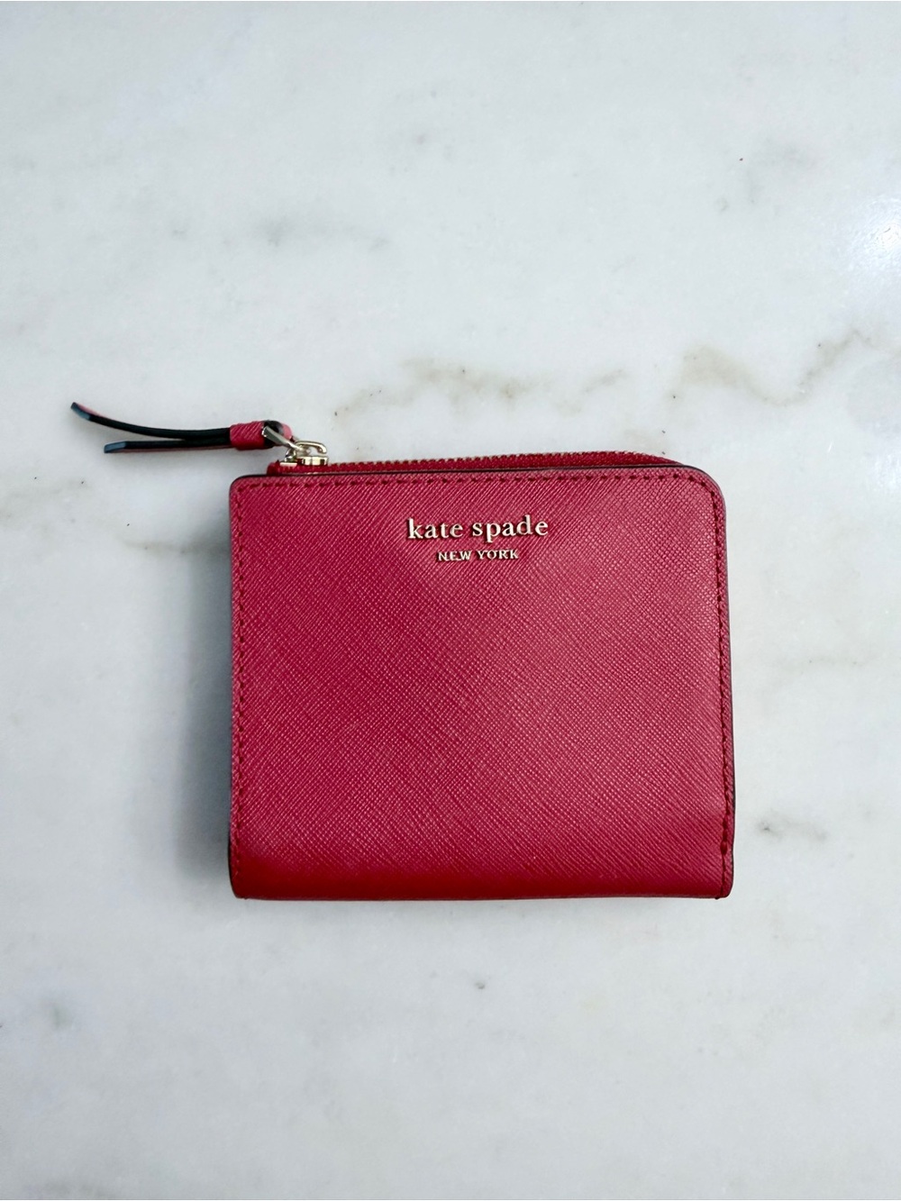 Kate Spade New York red leather Cameron small L-zip bifold wallet size small